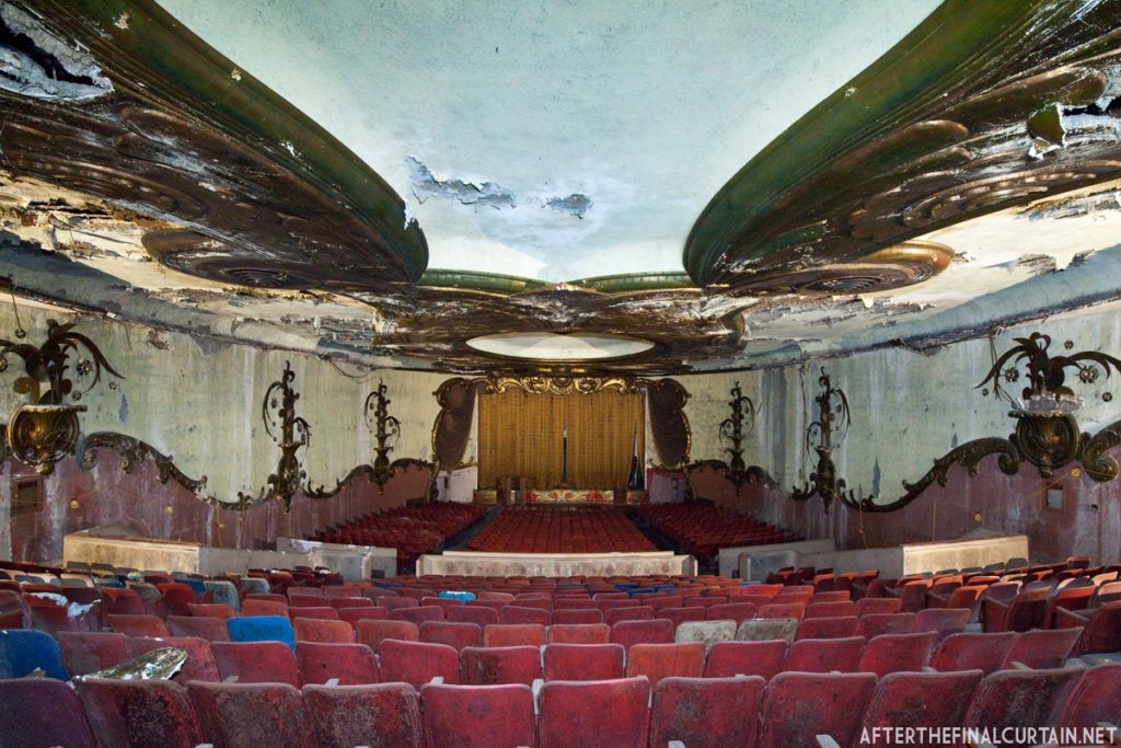 Fox Inglewood Theatre
Updated: September 2017
When opened in 1949 The Fox Inglewood Theatre, at 1,166 seats, was one of the largest theatres build in South L.A. The theatre entertained a number of generations of City residents before welcoming its last movie patron in 1984. Since then, the fate of the Fox Inglewood has been uncertain.  Photo by Matt Lambros.  Click here for more info.